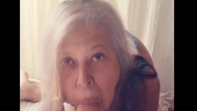 abuela chupando polla parodia