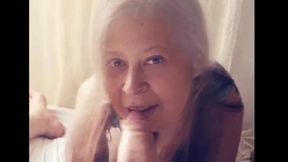 abuela chupando polla parodia