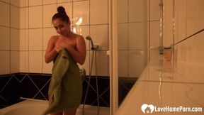 Amazing brunette lets her man record her shower