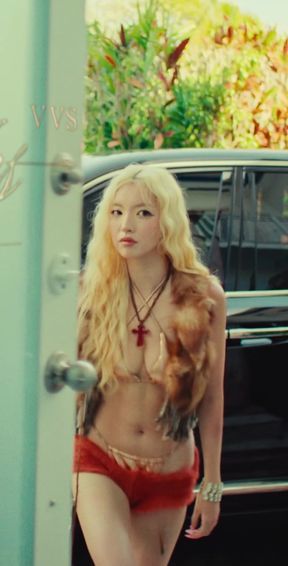 Slim k-pop idol shows off her booty in a tight bikini