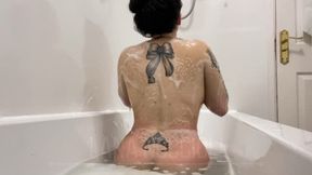 LANA NOCCIOLI The HOT TEASER - in the Bathtub with Soles Butt Boobs and MASTURBATION