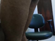 No Trabalho cheio de Tesão, tive que Gozar