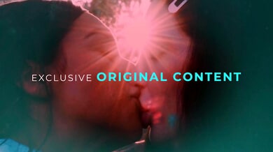 Jade Kush and Serena Blair turn a massage into an intimate session with face sitting and fingering
