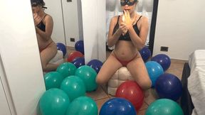 Bionda looner che fuma e scoppia i tutti i tuoi palloncini