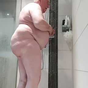 Intense showering &ndash; full body view