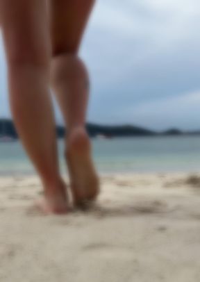 Enjoy the beautiful view of my feet, the beach and the sea. To feel relax and passion! 🤤🤤🤤