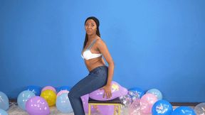 Amaryah Sit Pops in Blue Jeans 4K (3840x2160) S2P Sit to Pop