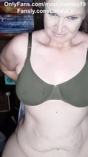 Hot MILF Puts Her Dildo up Her Ass and Masturbates in a Private Chat and Has 2 Orgasms!