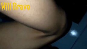 dois amigos me pegaram de jeito mamei gostoso um enquanto o outro metia no meu rabo