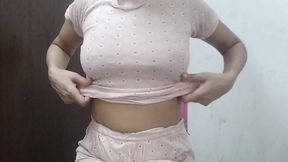 Chachi ki chuchi daba daba kar choda