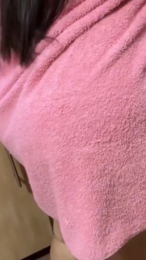 Suegra Caliente Se Queda Sola En Casa Con El Yerno. Que Culo Enorme!