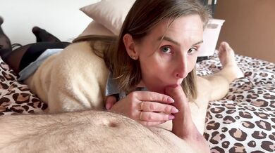 Amateur blonde facial cumshot