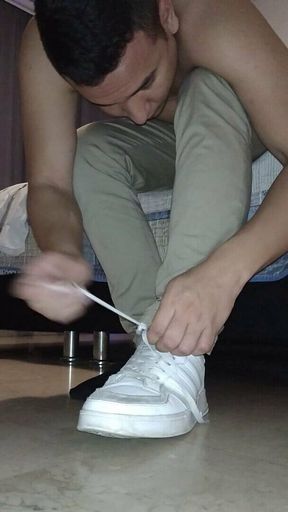 Latino Likes to Show His Feet for You to Masturbate