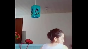 Branquinha rebolando gostoso