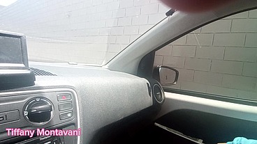 Titia Tiffany aprontou no carro