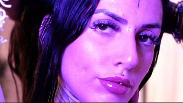 Laetitia Versace se d&eacute_chaine.Charme Elegance et Sexe No Limit