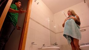 MY STEPMOM IS TAKING A SHOWER AND SHE CATCHES ME LOOKING, BUT SHE DOESN'T GET MAD