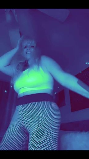 Rosie's Camel-toe Makes a Debut