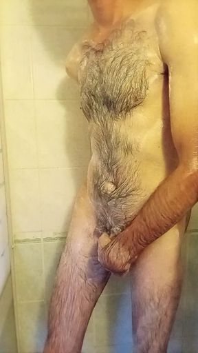 A cool shower, facing the neighbor, do you want to soap me?
