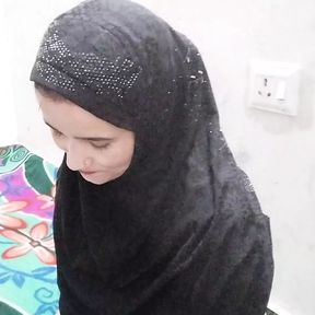 Burkha utaar kar muslim girl bathroom me pel diya