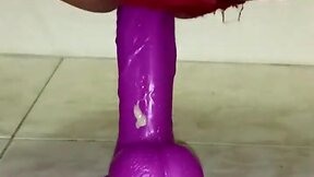 Mi culito insaciable comiendose mis juguetes ricos y casi me rompe mi calzon