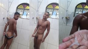 novinho se masturbando no banheiro