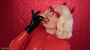 Food fetish: eating video latex girl