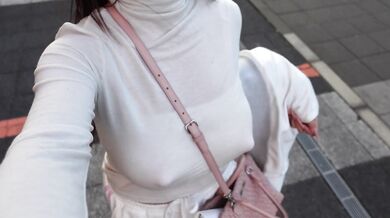 【爆乳Kカップインフルエンサー】ノーブラ散歩in名古屋/超敏感乳首が寒さと緊張でmax勃起！！Japanese no bra in public