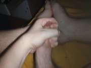 Schmiere mir mein Sperma auf die Füße