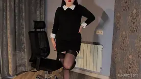 Teen Mistress Femdom Handjob in Stockings