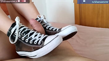 FETISH CONVERSE SHOEJOB VACUUM SUCK CUM