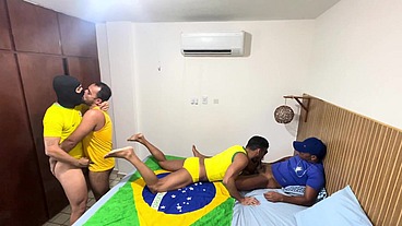JOGO DE FUTEBOL TERMINA EM SEXO COM AMIGOS DO CURSINHO 1