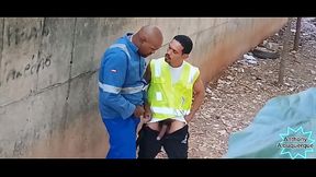 Macetei o encarregado da obra e gozei na careca dele filme completo no Red