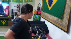 paty bumbum faz tatuagem com a buceta aberta e paga com a xereca . mirella mansur - alex lima - alemao tatuador