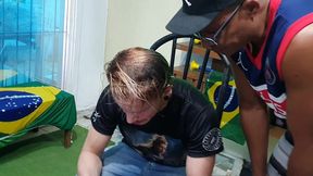 paty bumbum faz tatuagem com a buceta aberta e paga com a xereca . mirella mansur - alex lima - alemao tatuador