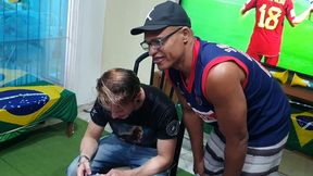 paty bumbum faz tatuagem com a buceta aberta e paga com a xereca . mirella mansur - alex lima - alemao tatuador