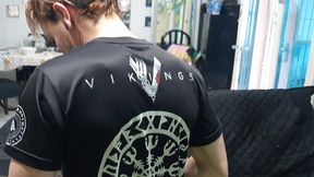 paty bumbum faz tatuagem com a buceta aberta e paga com a xereca . mirella mansur - alex lima - alemao tatuador