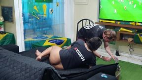 paty bumbum faz tatuagem com a buceta aberta e paga com a xereca . mirella mansur - alex lima - alemao tatuador