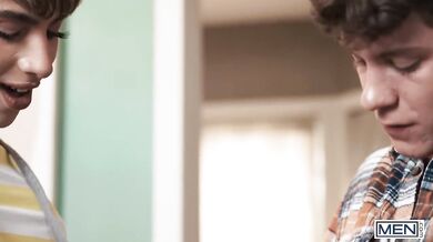 MEN - Thanksgiving Turns Into A Messy Threesome Featuring Drake Von, Foxy Alex And Cherry Kiss