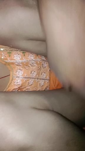 Desi stepsister ki chut bahot rashik hai