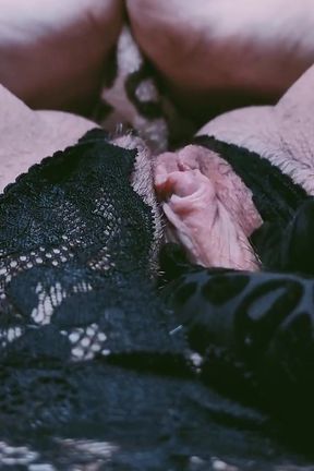 Desperate MILF Pussy Play