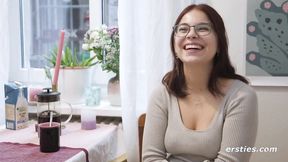 ”Ersties - Heiße Solo-Action am Küchentisch mit Nova S”