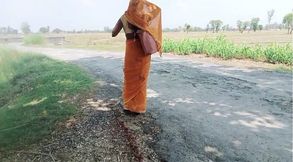 Village Bhabhi Ourdoor Sex Video in India