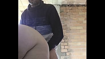 Me follo a una gordita en la casa abandonada