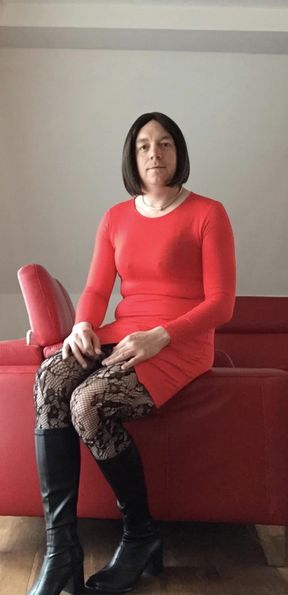 Nicki-Crossdress - Lady in Red - sexy Pantyhose and High-Heels