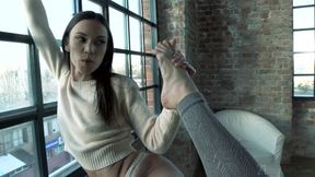 21 Naturals - the Hot Babe Alyssa Reece Seduces Renato Into Having Some Fun Together