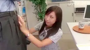 Asian office lady gives sultry blowjob to her domineering boss