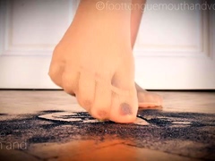 Foot Tongue Mouth and Vore The City Shrinking App