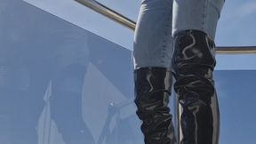 Hooked on Smoke – Chain Smoking Mood in Jeans & Leather Boots