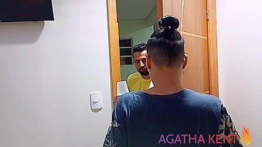 O que a gente não faz pelo número de uma gostosa